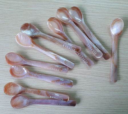 สีพิเศษ สีน้ําตาลธรรมชาติ มารดาของเพชร คาวิอาร์ช้อน 4.7 นิ้วและ 5.1 'มี